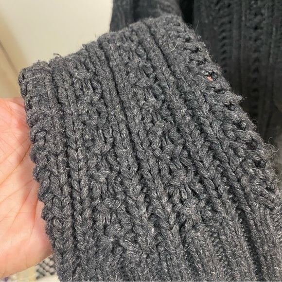 Victoria’s Secret Wool Blend Oversized Cable knit Sweater Size XL - Picture 10 of 12